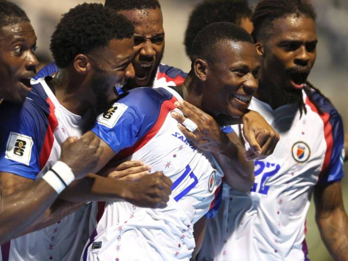 Hinchas japoneses dan lección de cultura tras partido entre Nicaragua y Haití