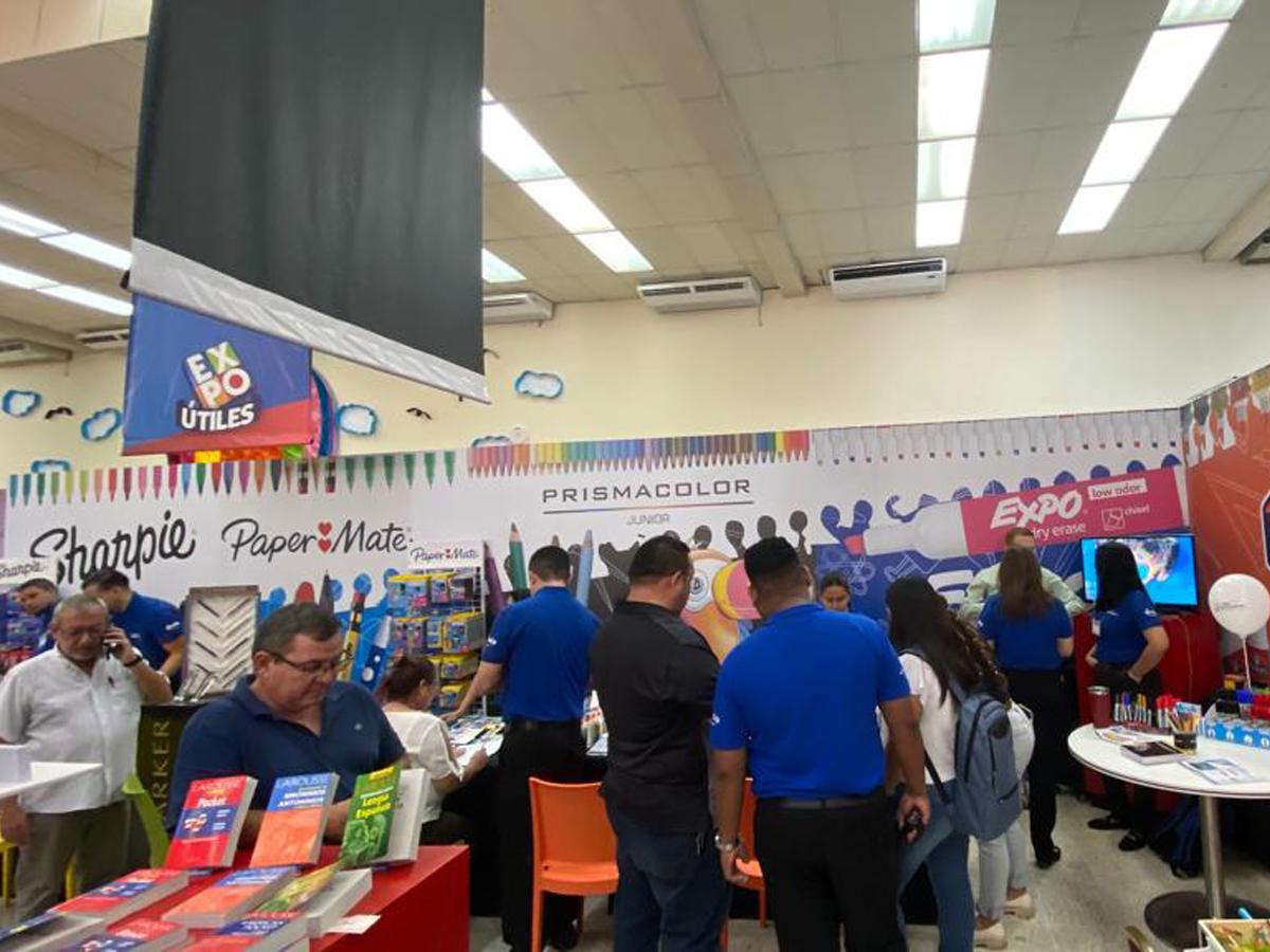 Los clientes mayoristas tuvieron la oportunidad de adquirir los mejores precios y surtir sus negocios para el regreso de clases 2024.