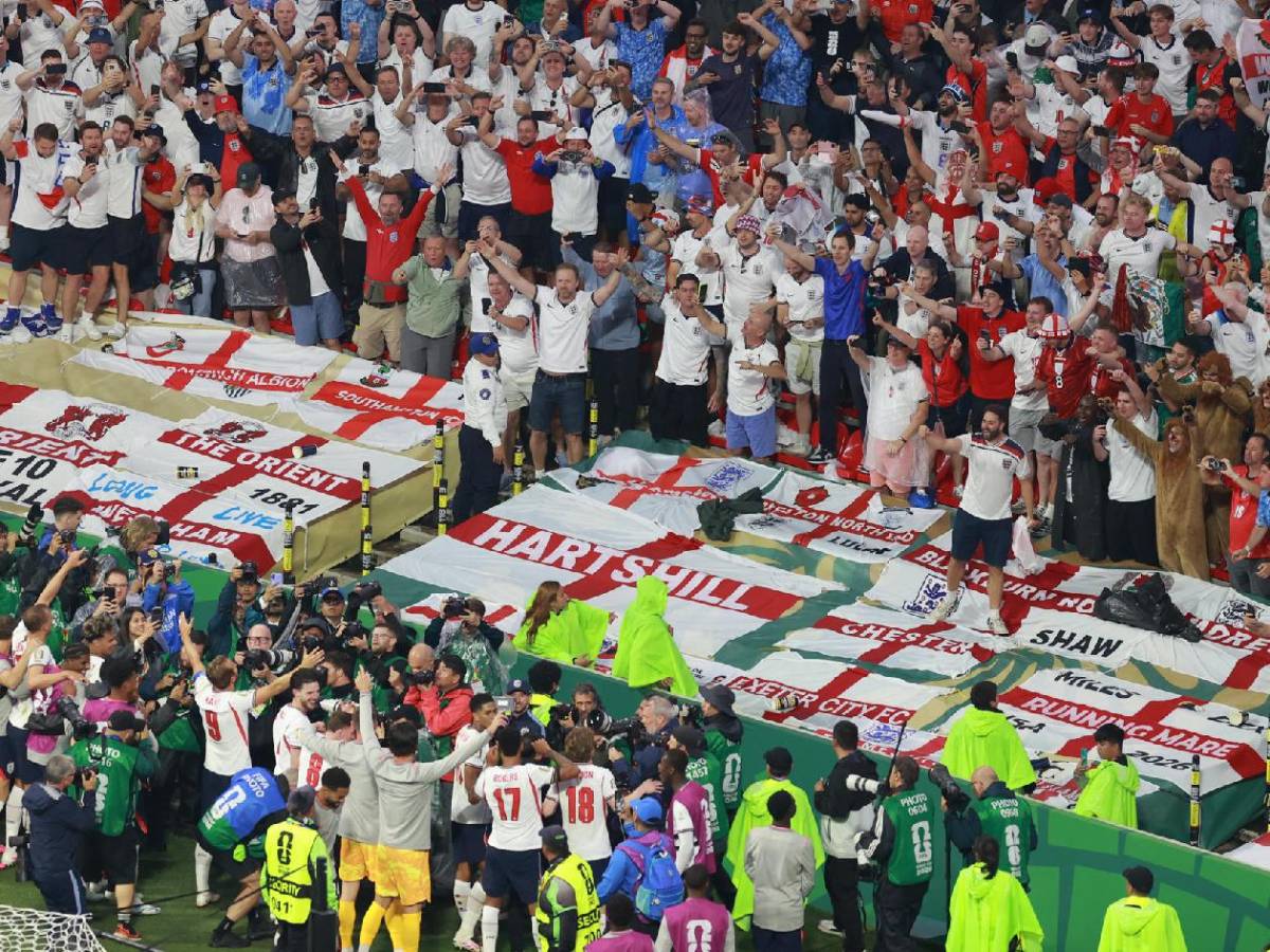 México se quiebra tras eliminación, llanto de Ochoa y 'Aztecazo' de Inglaterra