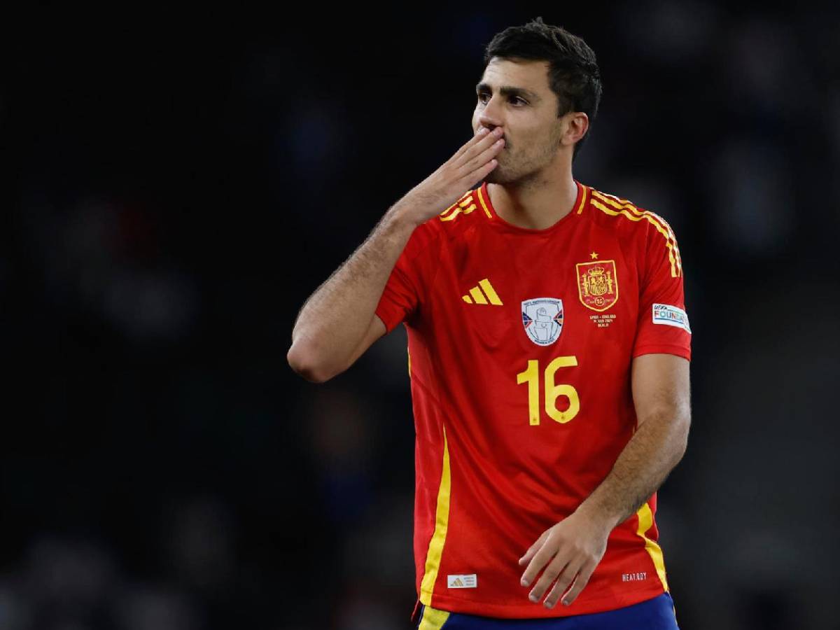 City da respuesta a nueva oferta del Barcelona: Rodri con giro sobre su fichaje