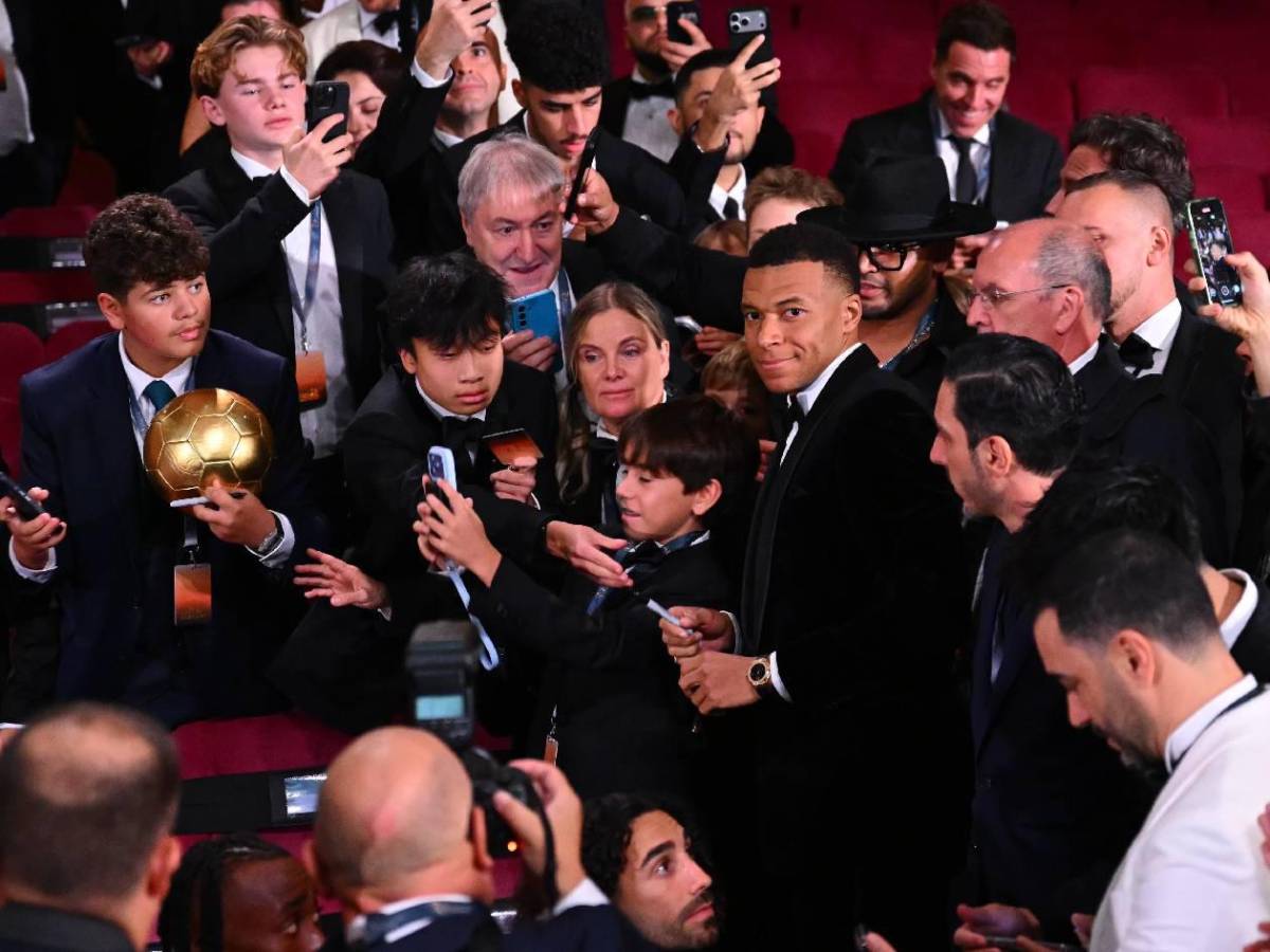 Balón de Oro 2026 Alfombra Roja: Atrevimiento de Yamal, reina enamora, insólito percance y Messi