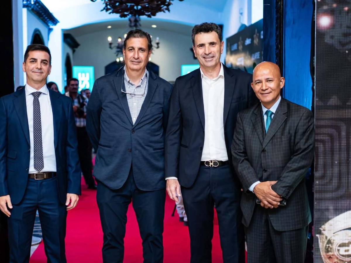 Premios DIEZ: Bellezas, mundialista y personalidades engalanaron el evento