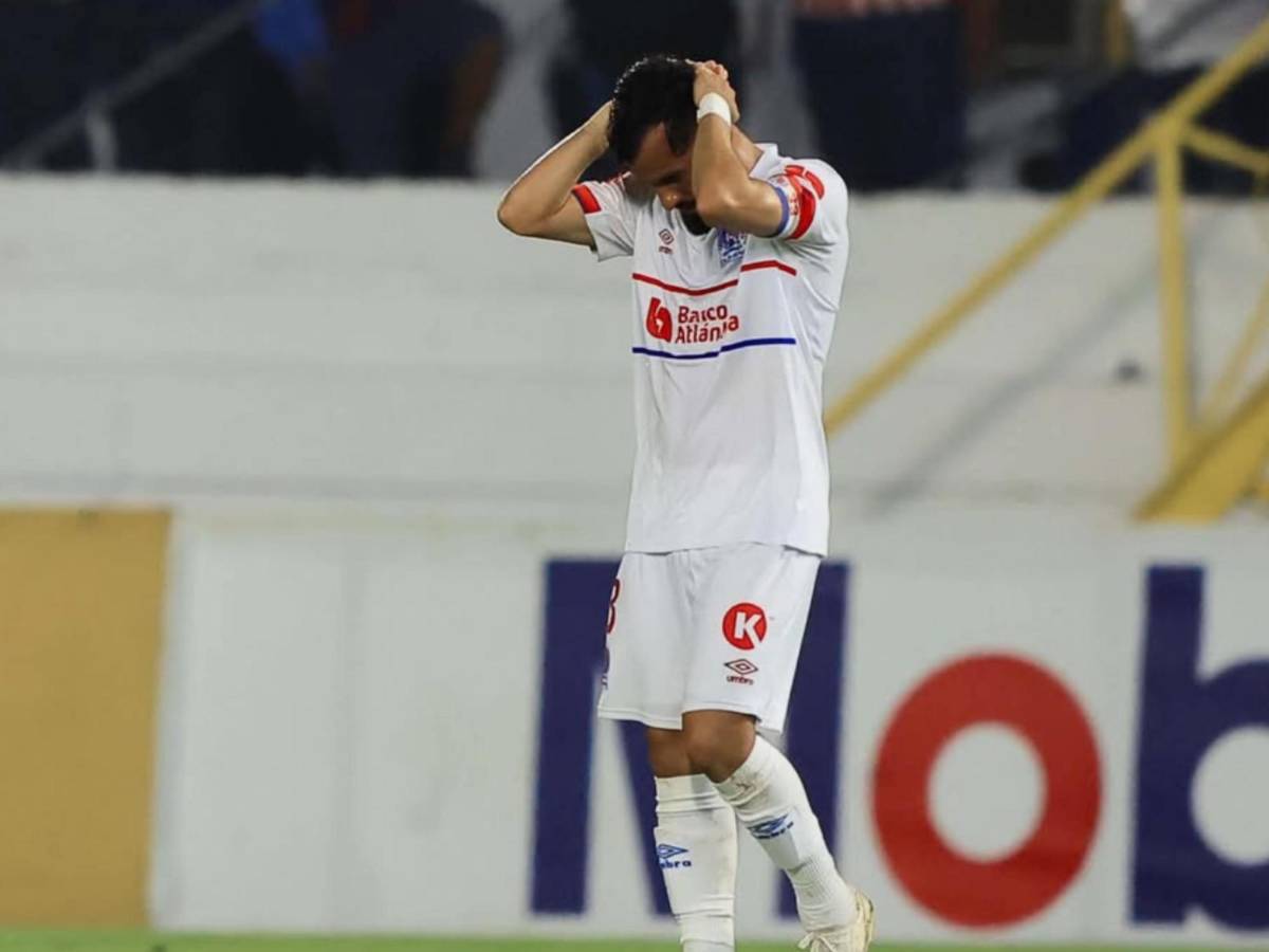 Locura del Real España, amargura y bronca en Olimpia, billetazos y polémico gesto