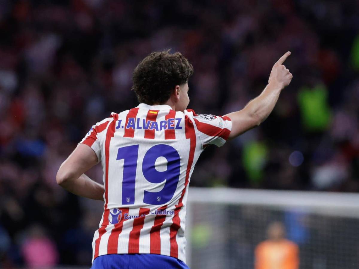 Barcelona sufre golpe: Campeón prepara impactante oferta por Julián y revelan trueque