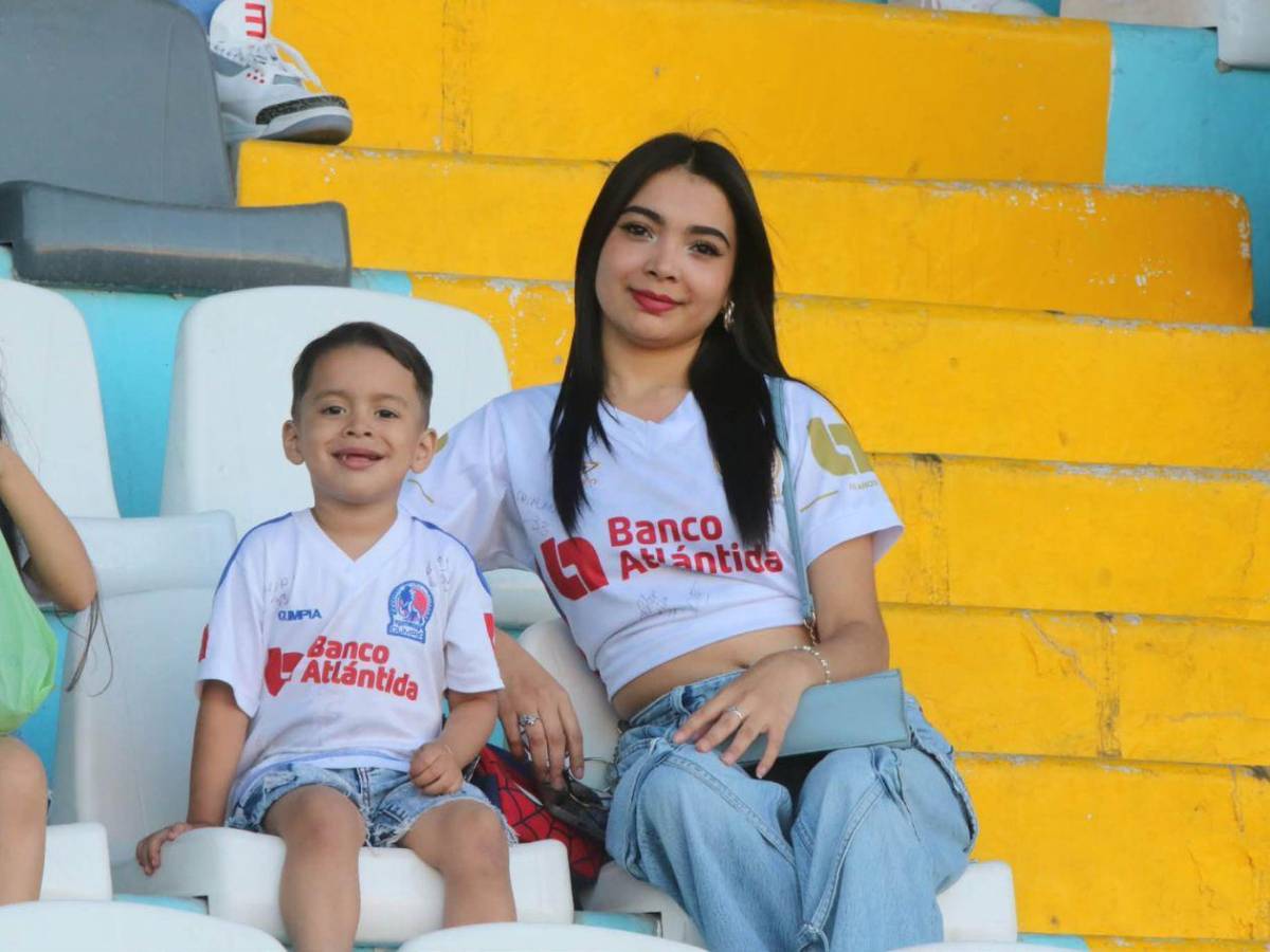 Las bellezas del clásico, show de Ultra Fiel y ambientazo para el Olimpia-Motagua