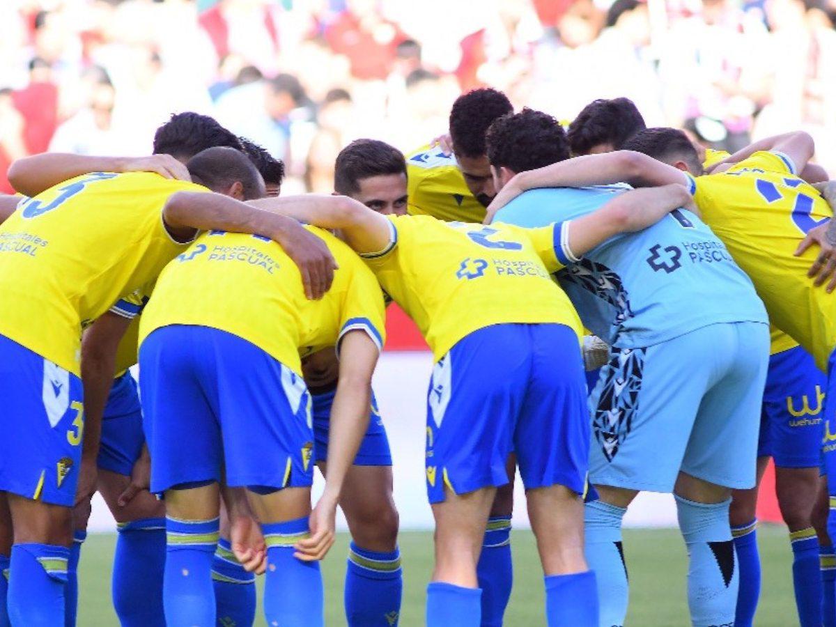 El Cádiz de España suspende actividad en El Salvador tras sufrir susto