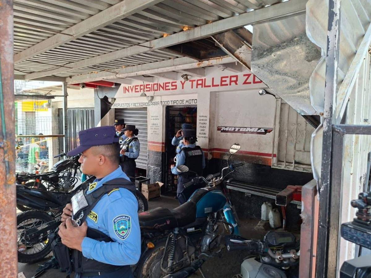 Revelan identidad de víctimas de triple crimen en taller de motos