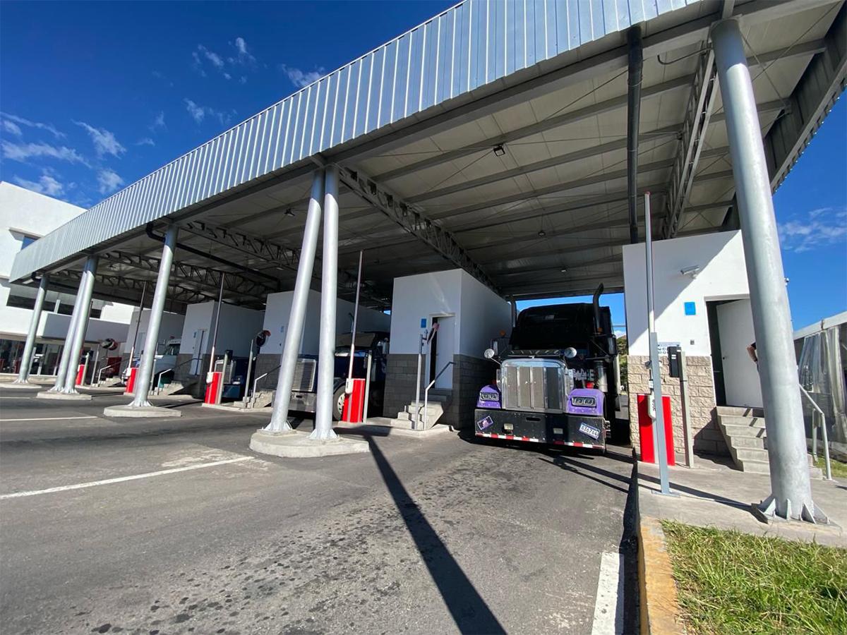 La implementación de medidas rigurosas garantizan el cumplimiento de los reglamentos aduaneros.