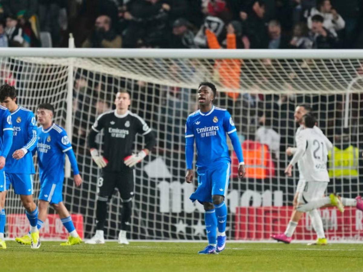 Real Madrid ya tiene el sustituto de Álvaro Arbeloa: ya ha dirigido a Kylian Mbappé