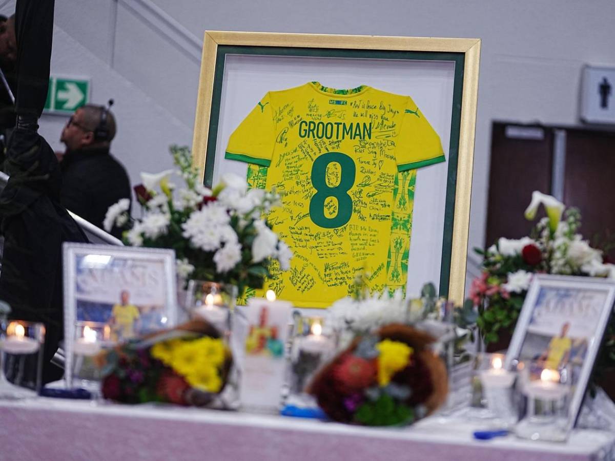 Llanto en funeral de Jayden Adams, fallecido tras el Mundial: triste imagen de mujer e hijo