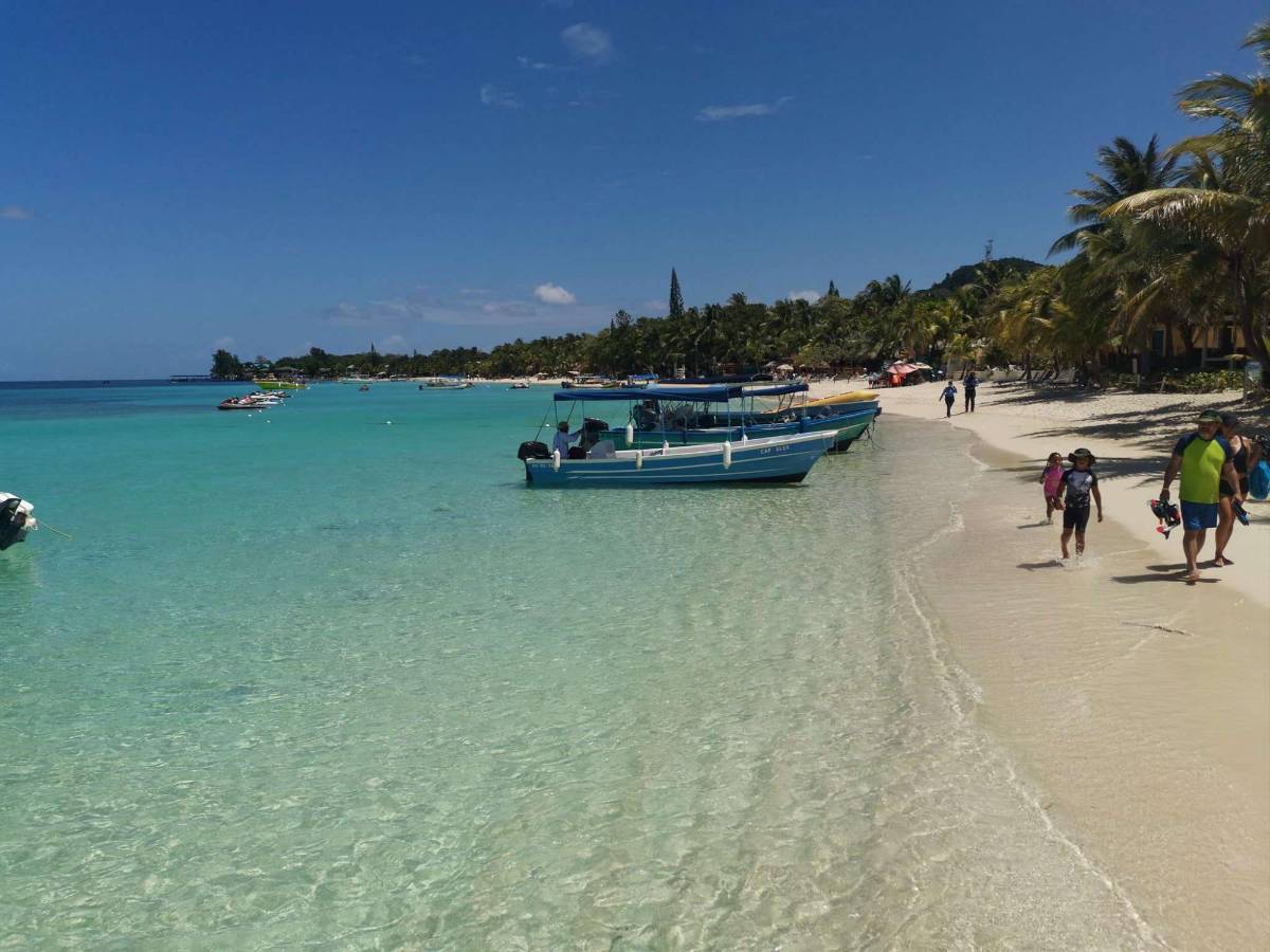 El turismo en el litoral atlántico se fortalece con el anuncio del arribo de seis cruceros a la ciudad de Tela, entre noviembre y diciembre próximo.