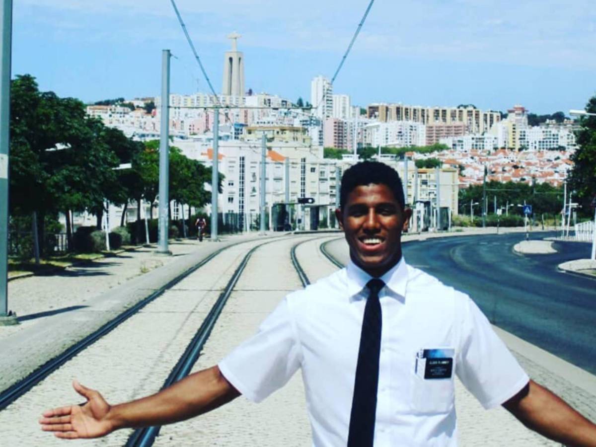 Hijo de Carlos Pavón llega a Honduras y sorprende con su nueva vida