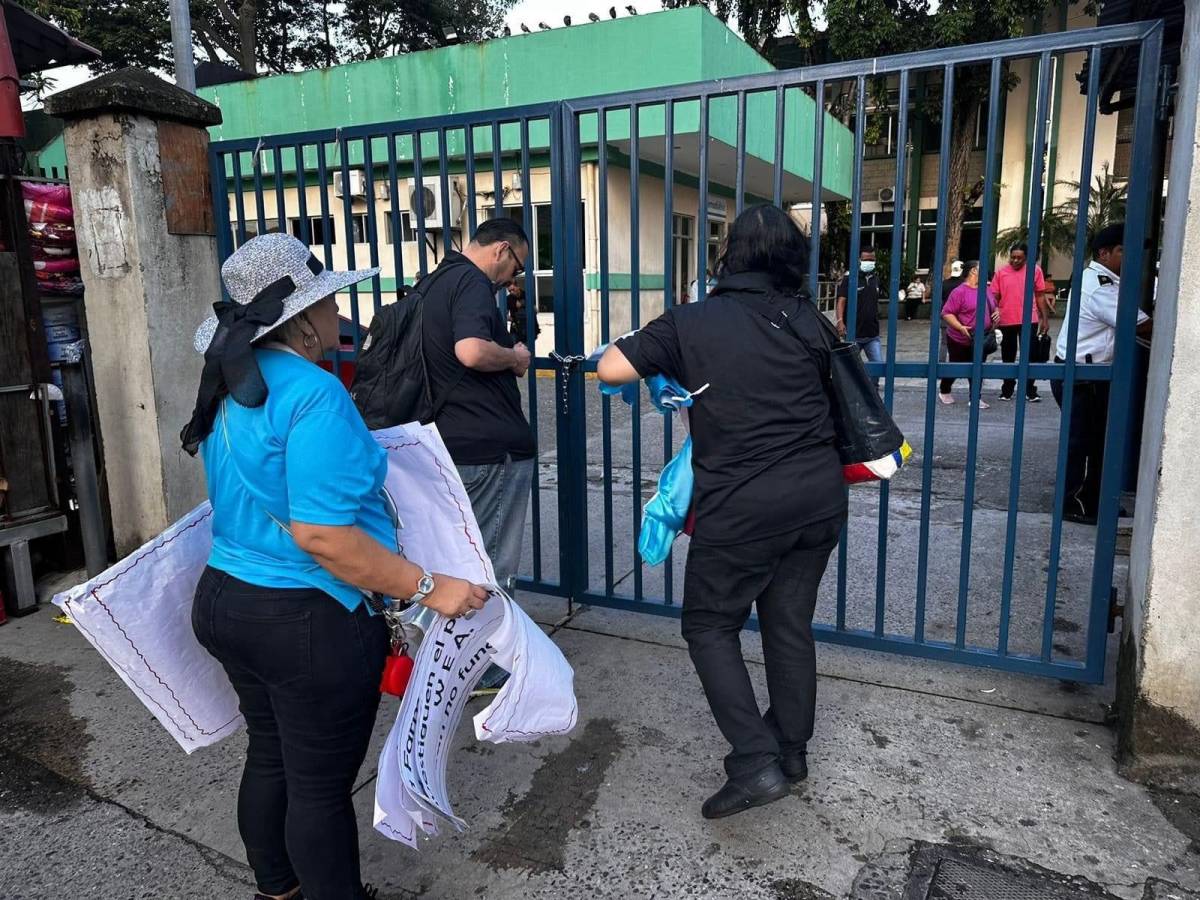 Desde las 6:00 de la mañana comenzaron los pacientes renales la manifestación en el Seguro Social de San Pedro Sula.