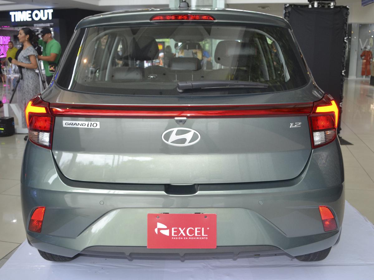 El Hyundai Grand i10 Hatchback está disponible en modelos automático y mecánico para adaptarse a las preferencias de los clientes.
