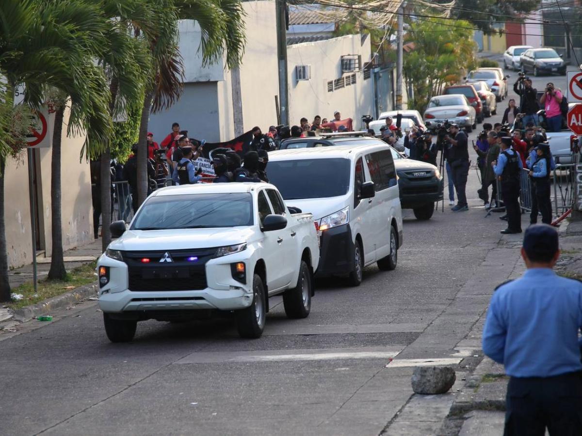 Romeo Vásquez y exjefes militares llegan a audiencia inicial