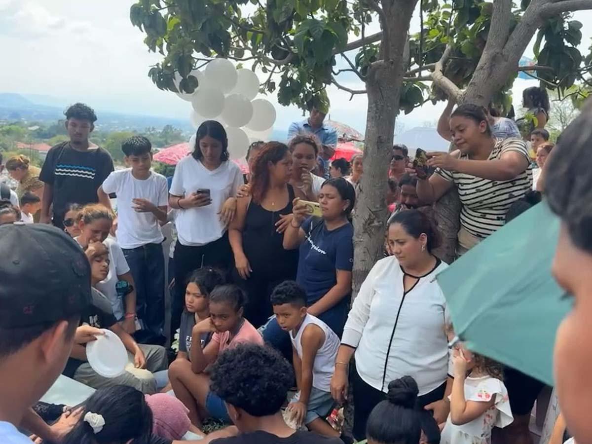 Me quedé sin mi otra mitad: despiden a estudiantes del Perla asesinado en El Progreso