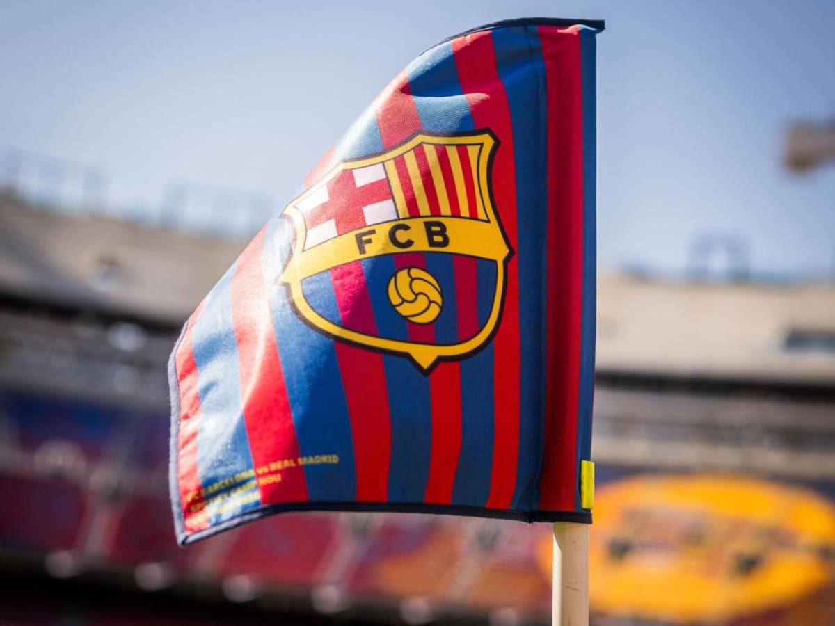 Barcelona le pide que se niegue a jugar en el Real Madrid para convertirlo en fichaje estrella
