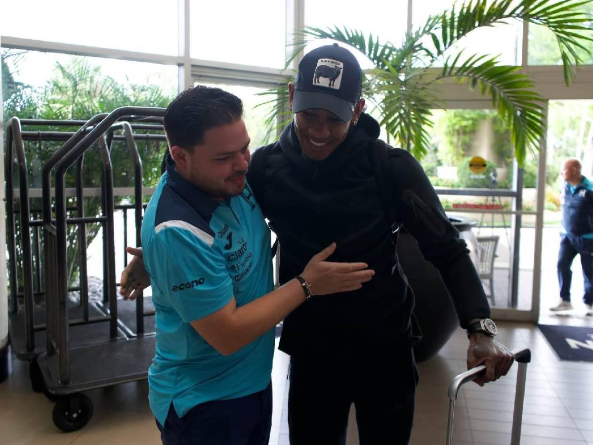 Romell Quioto regresó a la Selección: así lo recibieron y llegó en lujoso auto