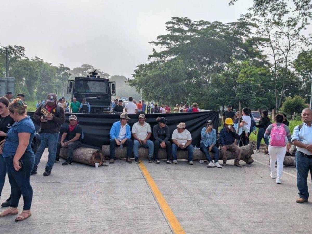 No a la represa El Tablón: pobladores de Quimistán bloquean la CA-4