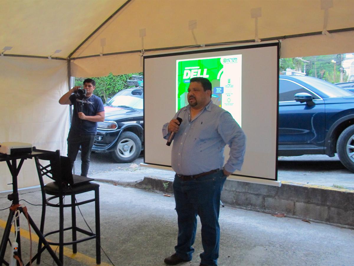 Felipe González, gerente general de Network Place, agradeció a los clientes y proveedores por ser parte del éxito de la compañía.