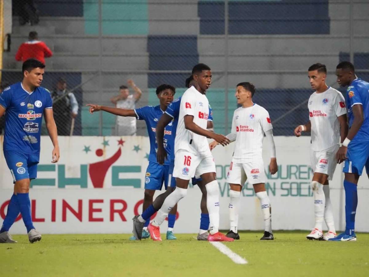 Caras largas en Olimpia, enfado de la afición con Espinel y festejo de Victoria