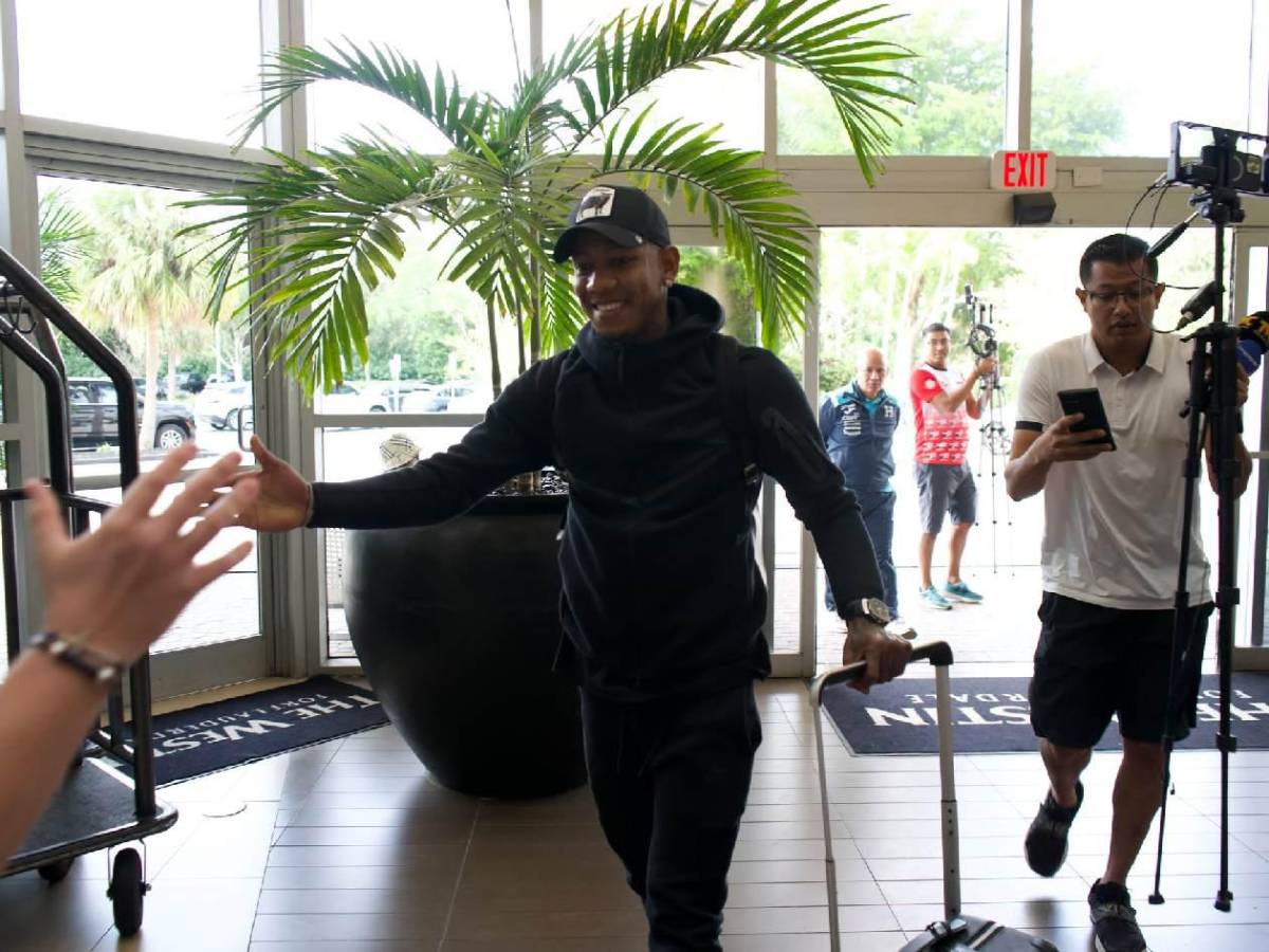 Romell Quioto regresó a la Selección: así lo recibieron y llegó en lujoso auto