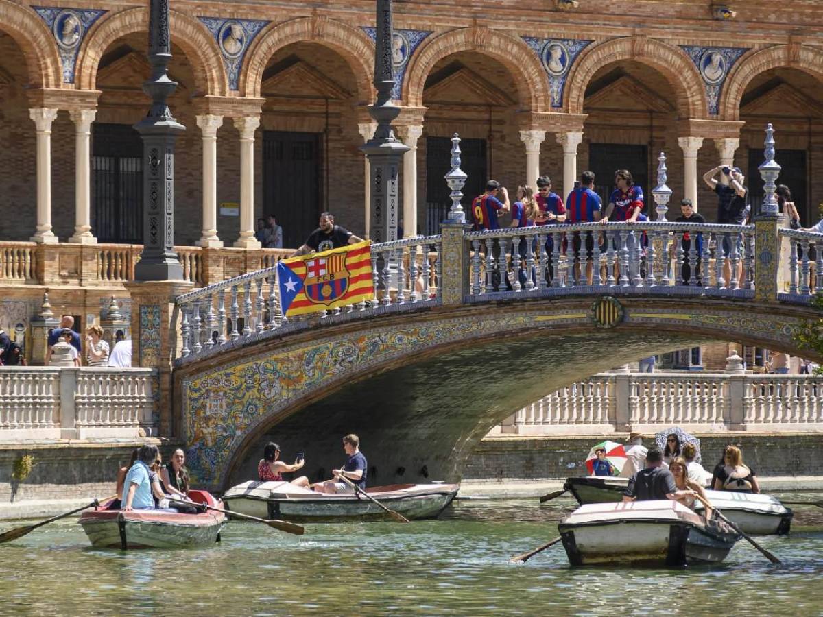 Tensión previo al Barcelona-Real Madrid, lamentables gritos, pelea y detenido
