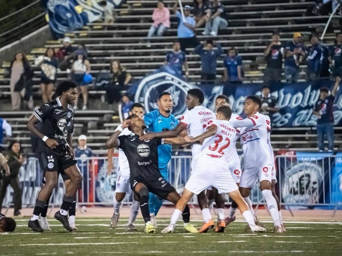 A los golpes Olimpia y Motagua: zafarrancho, expulsados y bellezas en New Orleans