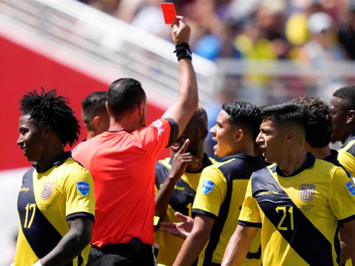 Criminal patada: Enner Valencia, primer expulsado de la Copa América-2024