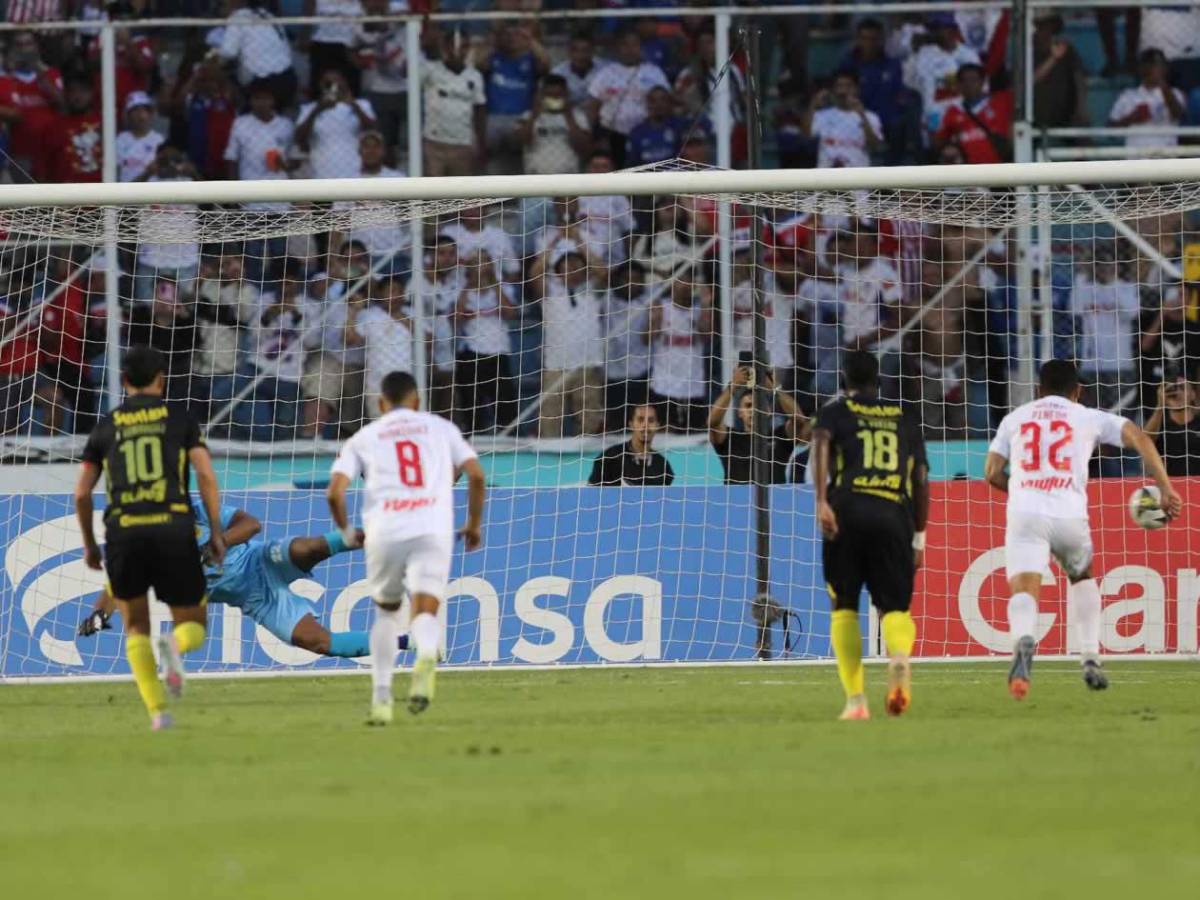 Llanto en Olimpia, feo gesto de Jeaustin Campos y chica captada infraganti en la final