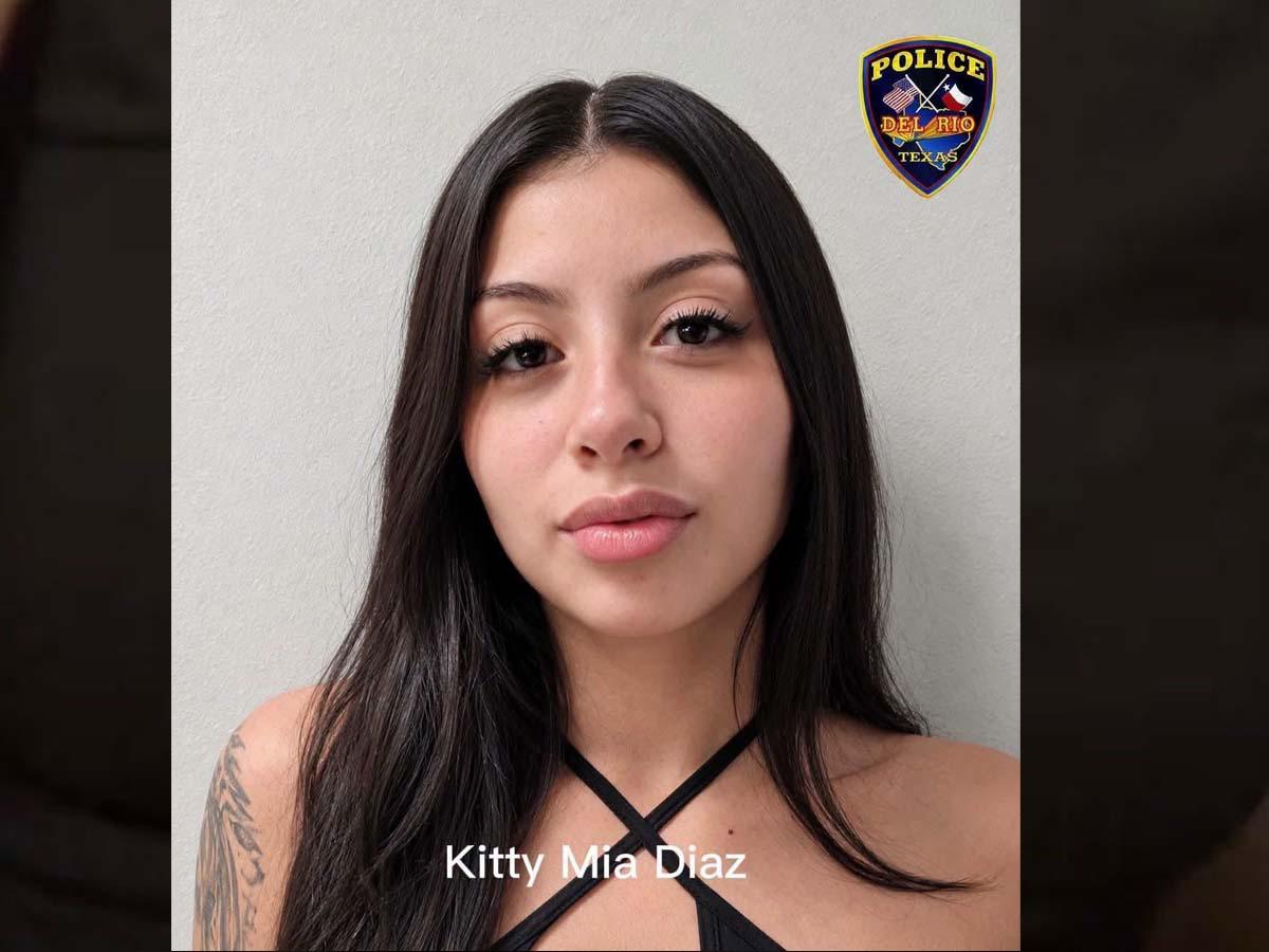 Joven hispana, madre de cinco hijos, es asesinada a puñaladas por tres amigas en Texas