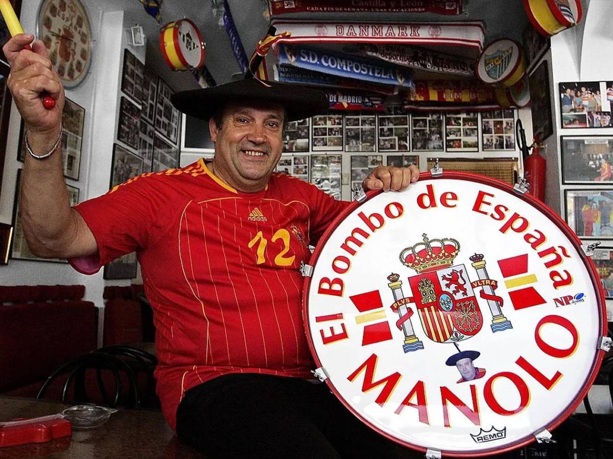 Muere Manolo 'El del Bombo', el hincha más fiel de España: 10 Mundiales