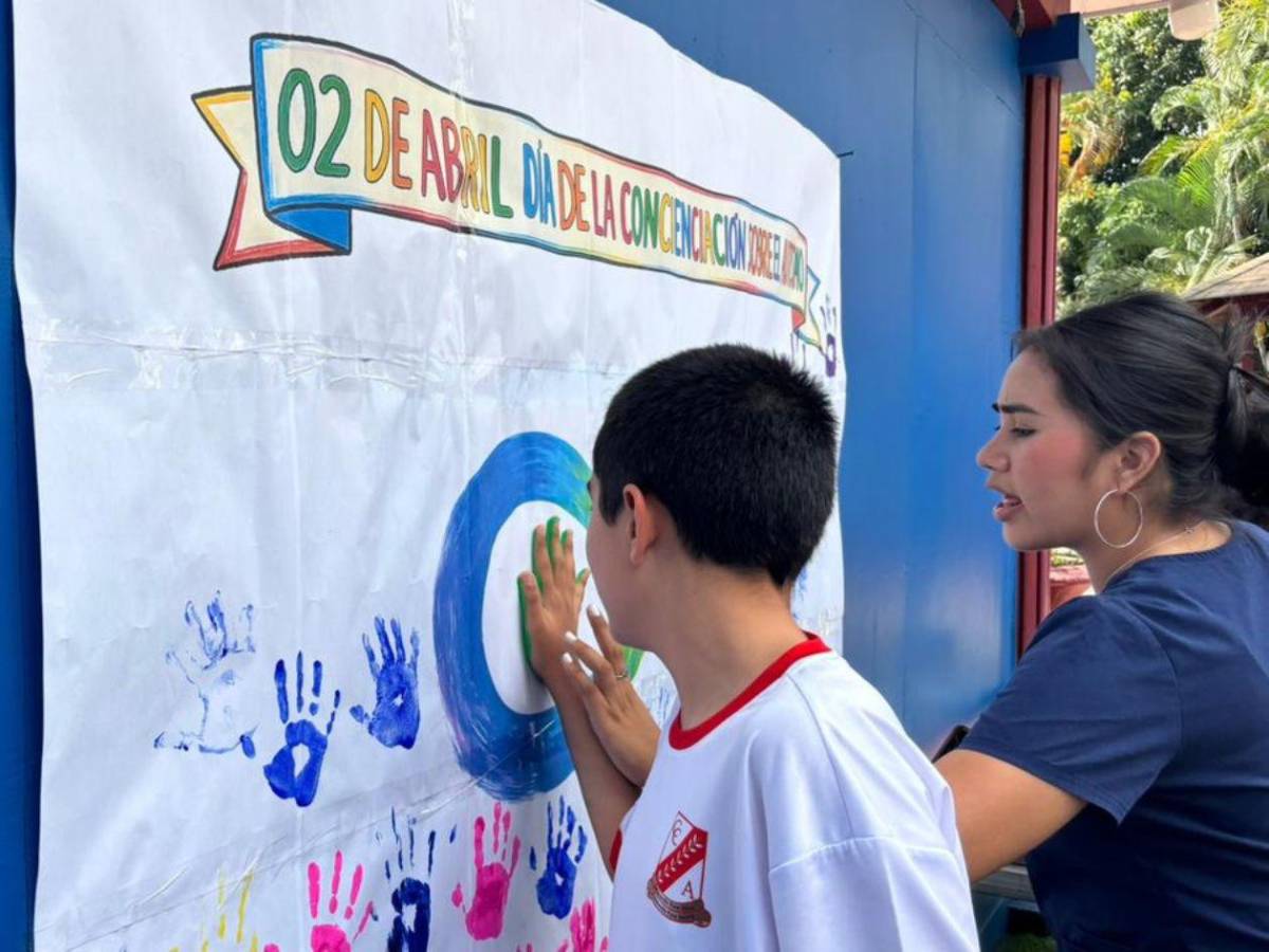 “TEAmo, TEAyudo... el mundo es neurodiverso”: caravana por el autismo en SPS