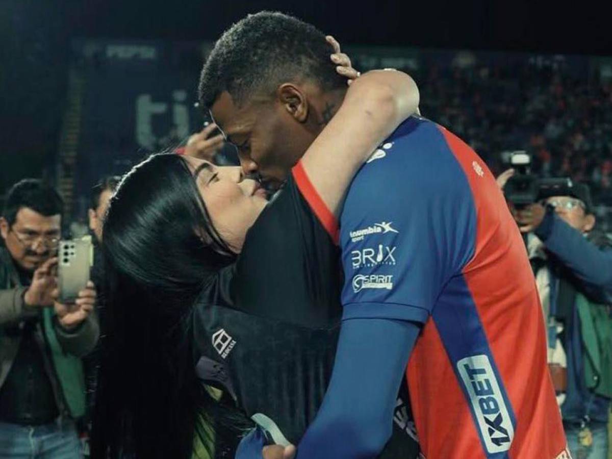Futbolista tico rompe relación con su novia cuatro días después de pedirle matrimonio