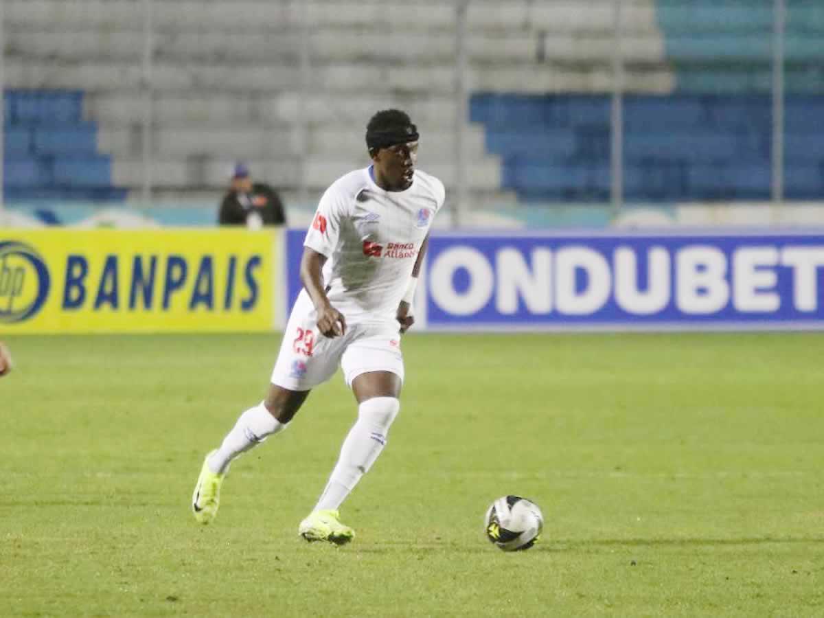 Alberth Elis jugó un partido profesional después de 337 días y lo hizo con el equipo de sus amores, el Olimpia.