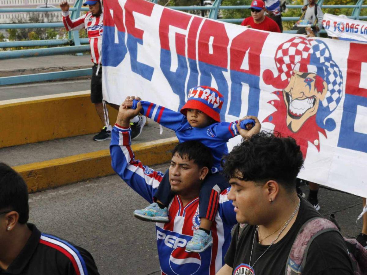 La Ultra Fiel pone color en el clásico Olimpia–Real España; un detenido en la previa