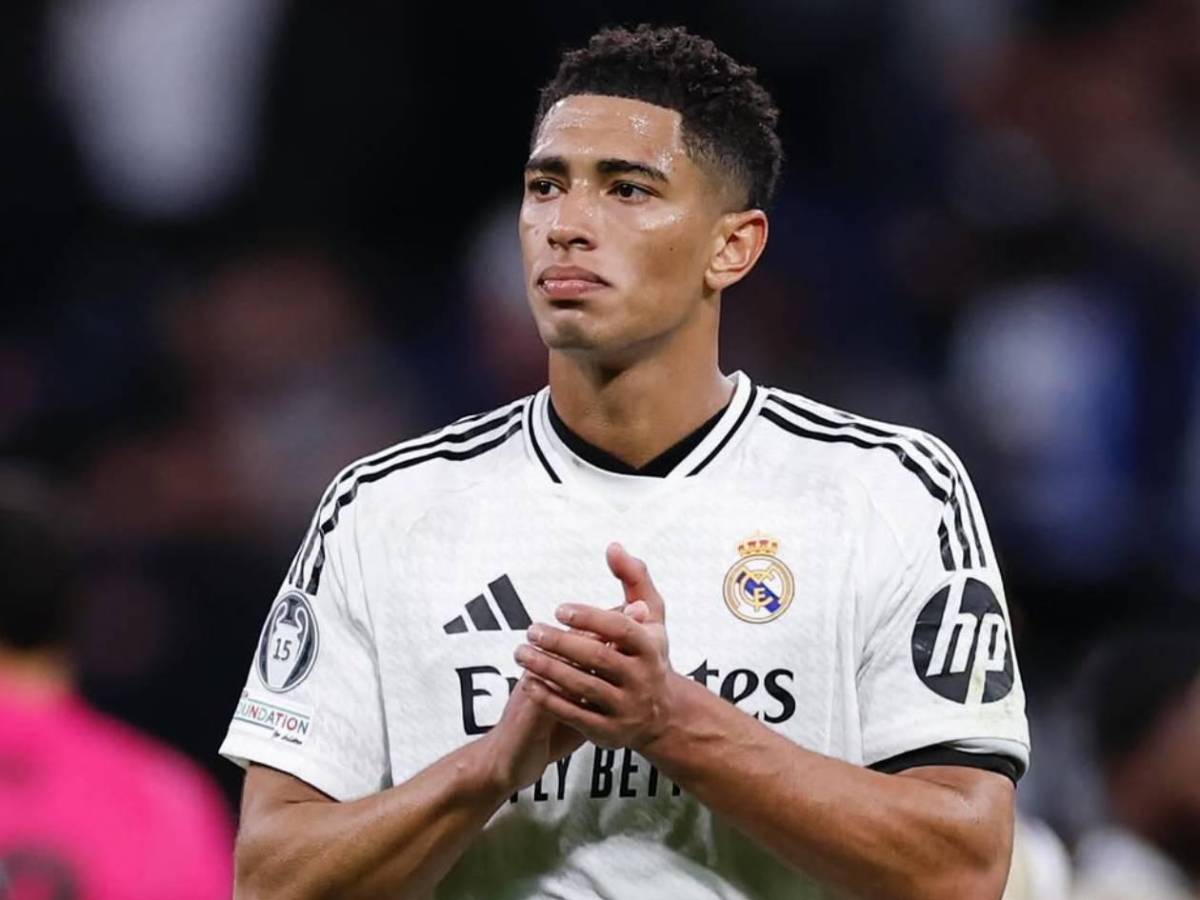 Bellingham se deja ver con su novia. Ella tiene pasado oscuro y preocupa