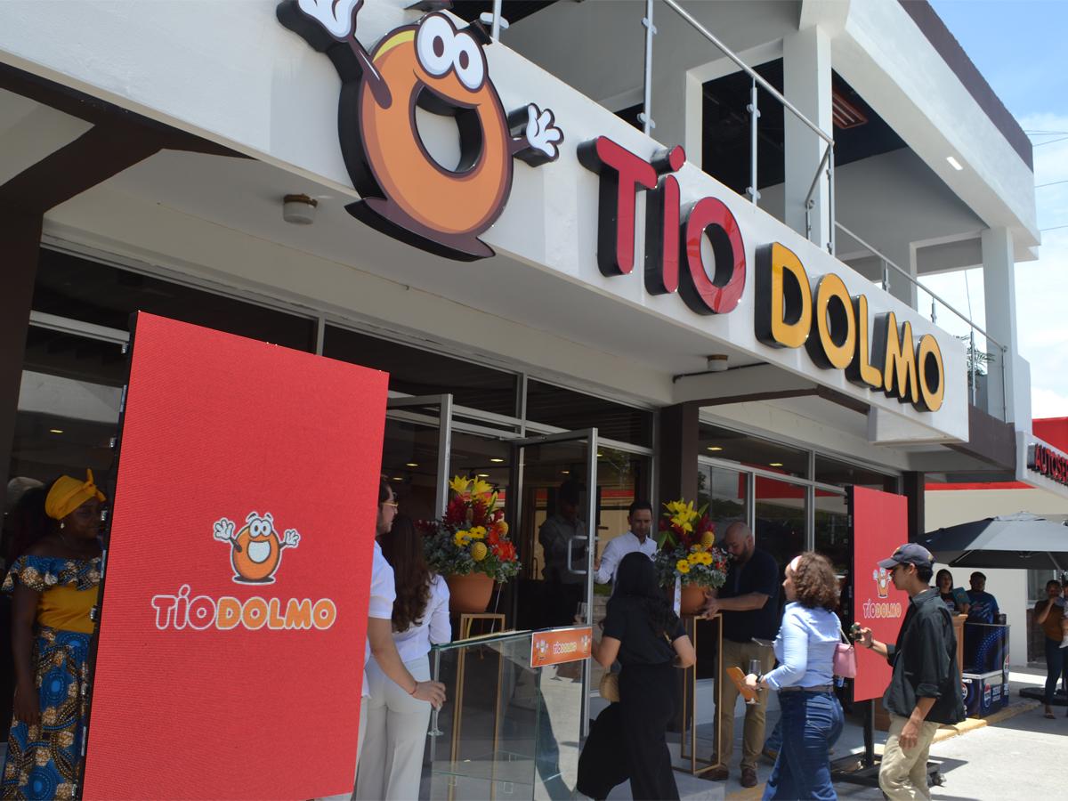El nuevo restaurante de Tío Dolmo está ubicado en Plaza Prisma, Residencial Santa Mónica de San Pedro Sula.
