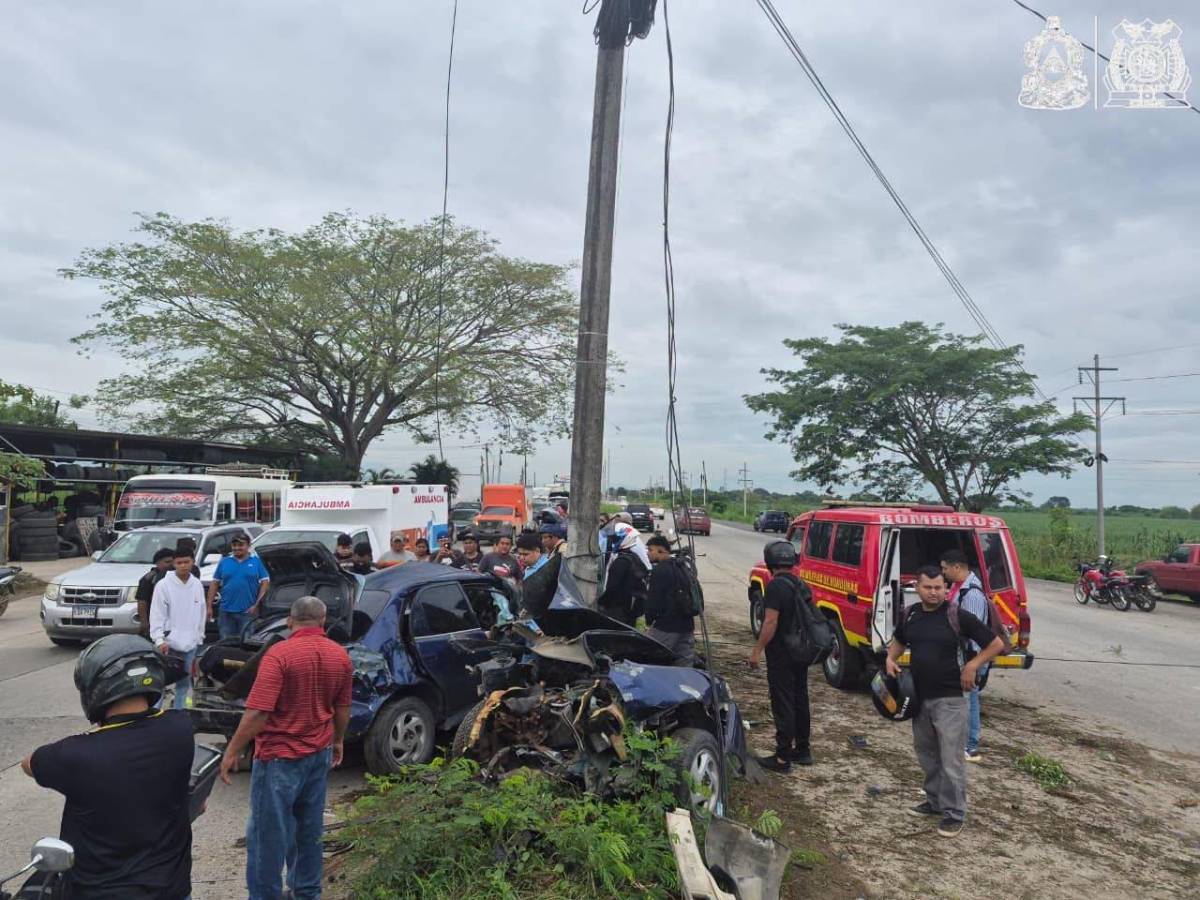 El carro quedó destrozado, pero Alexander sobrevive de milagro tras choque en San Manuel