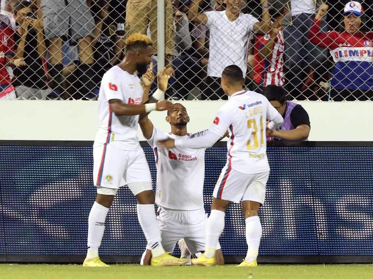 La celebración de Jerry Bengtson tras marcar su gol número 13 en el campeonato.
