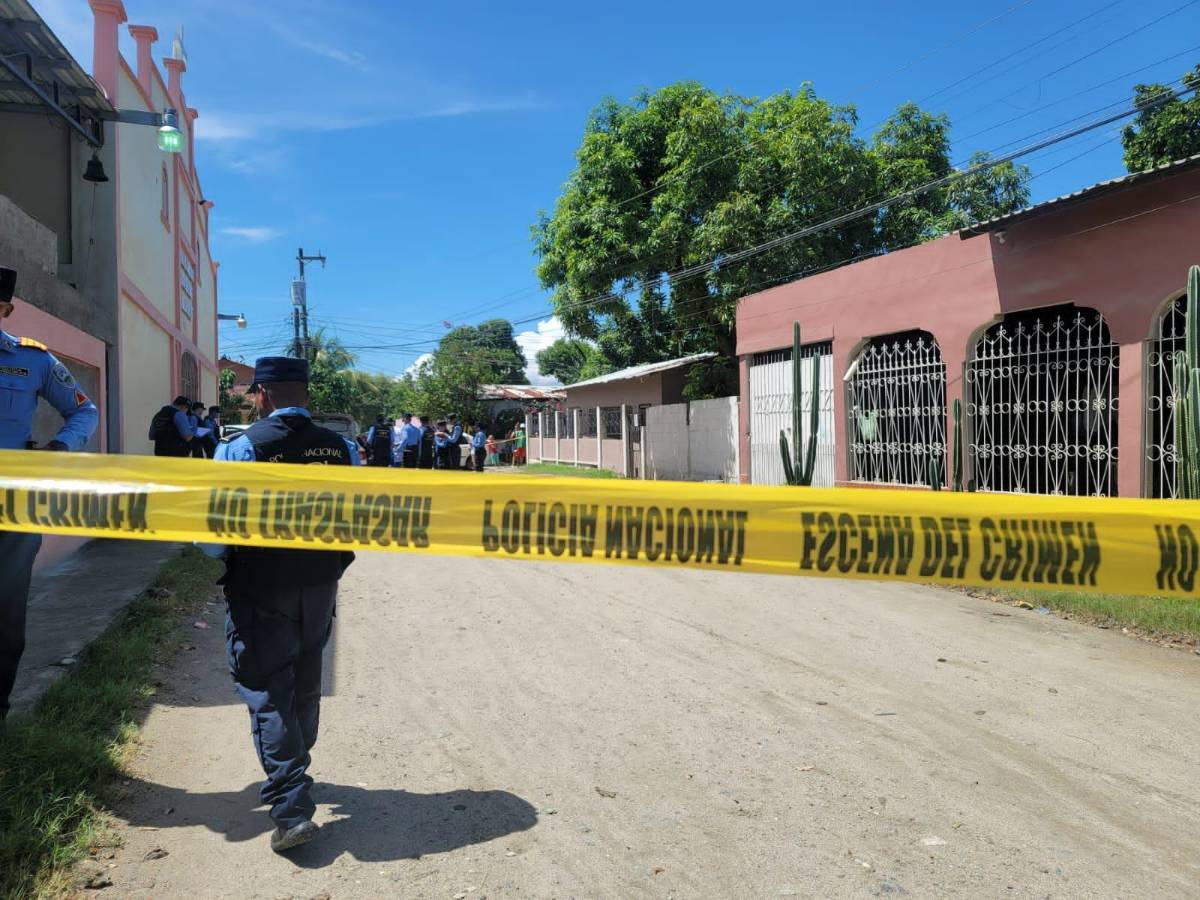 Miembros de la Policía Nacional acordonaron la escena del crimen.