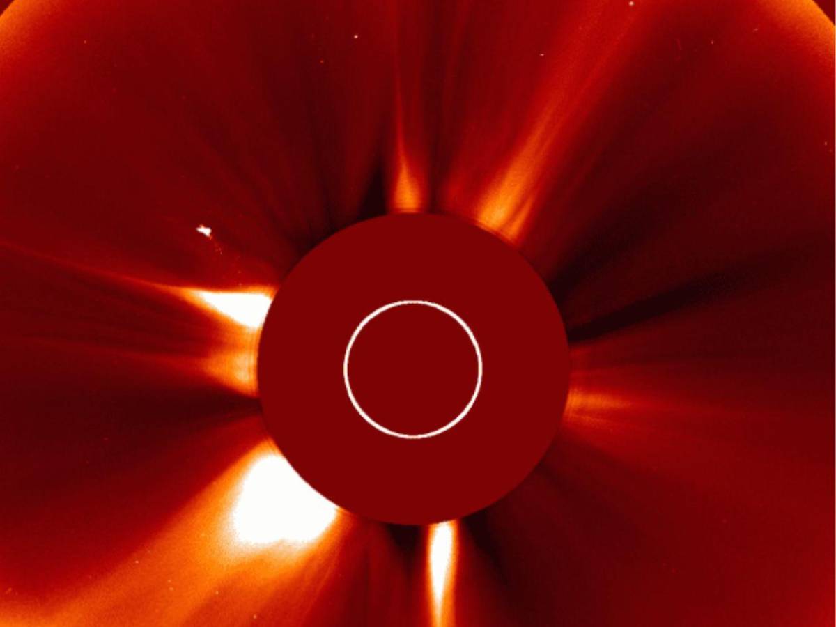 Impactante: Captan a misterioso y gigantesco objeto salir del Sol