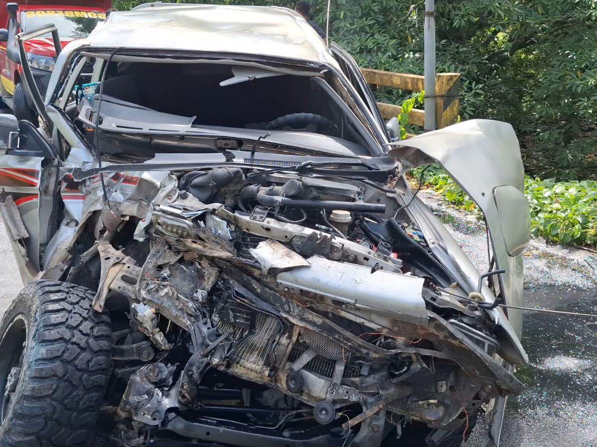 Así fue el choque entre entre bus y pickup que dejó a sampedranos heridos en El Porvenir