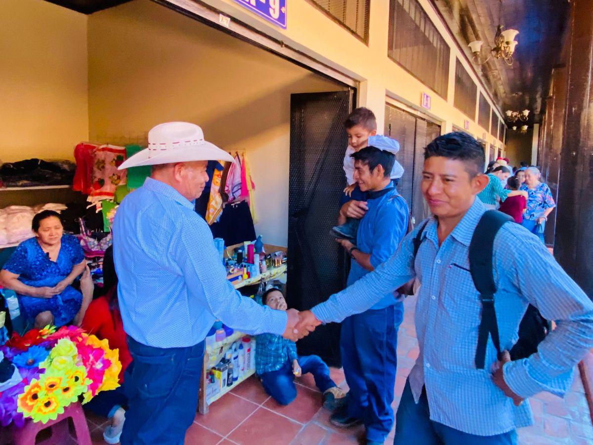 Más de cien locatarios vuelven al mercado de Gracias