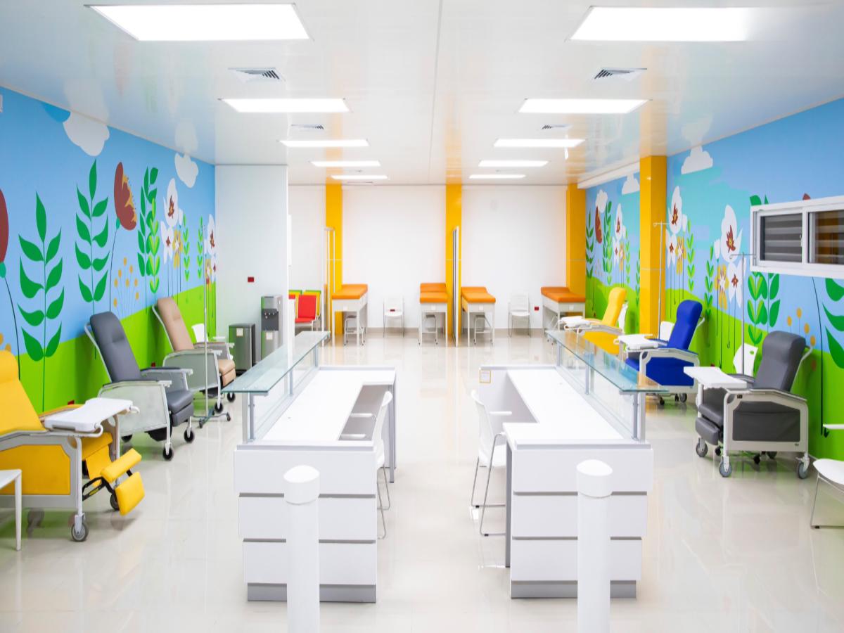 Las cómodas y modernas salas de la unidad son un reflejo del esfuerzo por mejorar la atención a los niños.