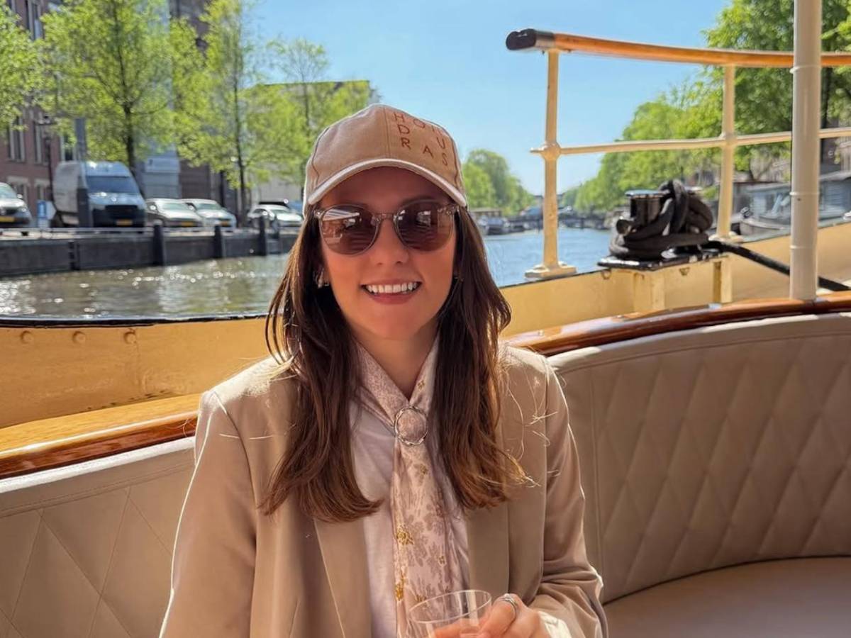 Periodista hondureña se llevó la sorpresa de su vida tras propuesta en Europa