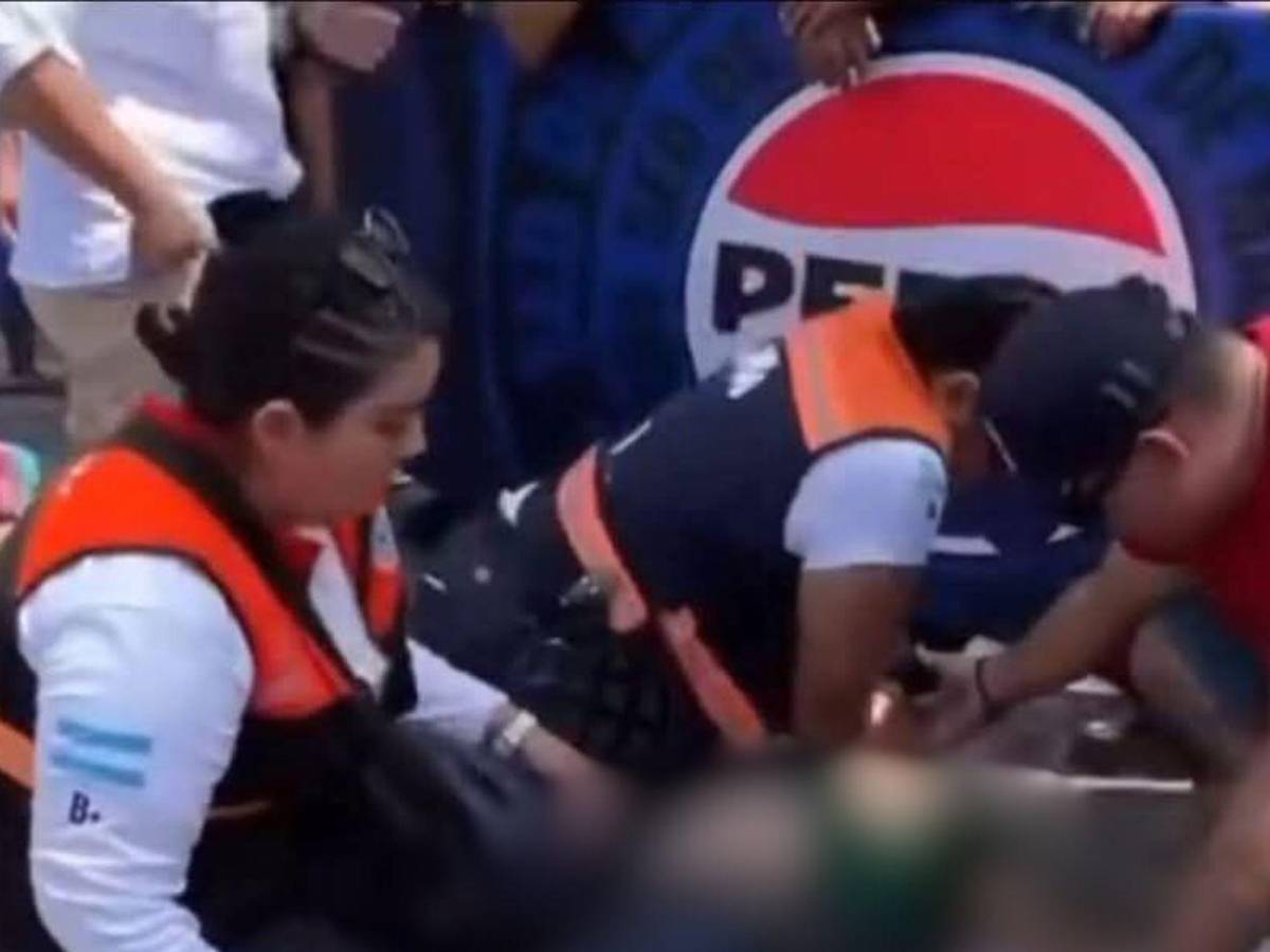 Vendedor ambulante muere en pleno carnaval de La Ceiba