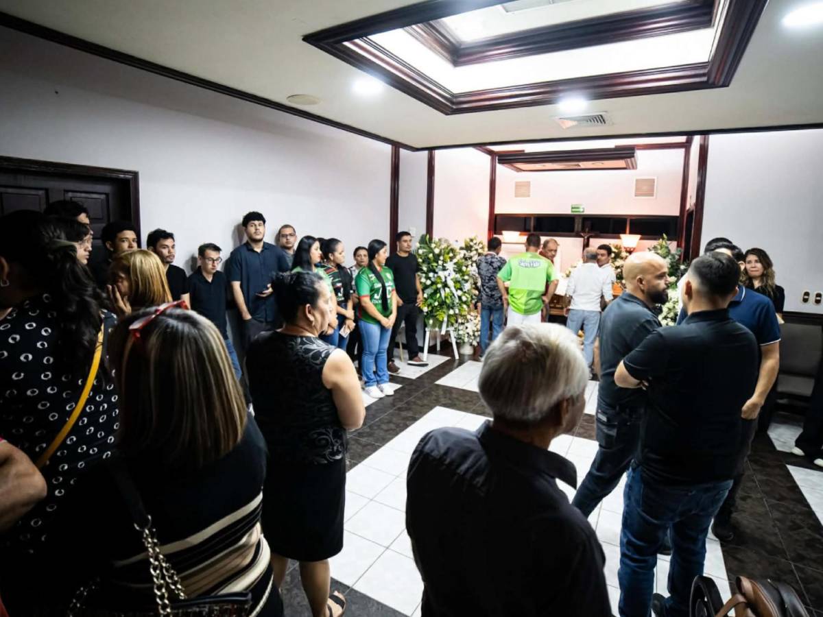 Desgarradoras imágenes en velatorio de Orinson Amaya: Su madre rompió en llanto y aficionados sorprenden