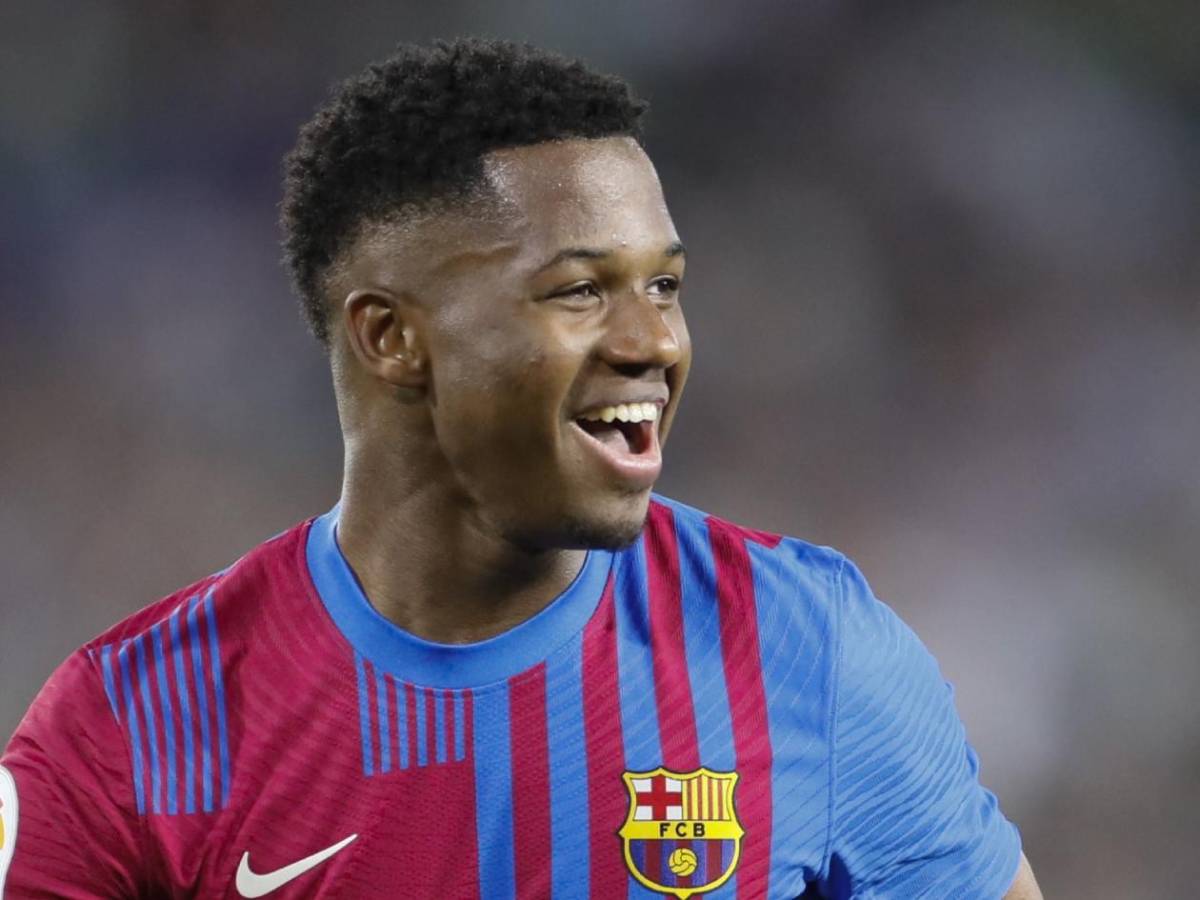 Barcelona estremece el mercado: vende a futbolista para cerrar fichaje de Julián Álvarez
