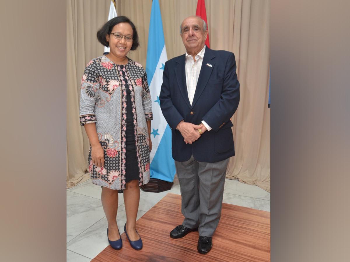 Puji Sulastri y Roberto Dibán.